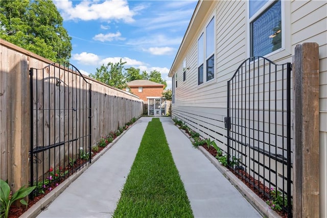 2828 Mistletoe St, New Orleans, LA 70118 - view of yard