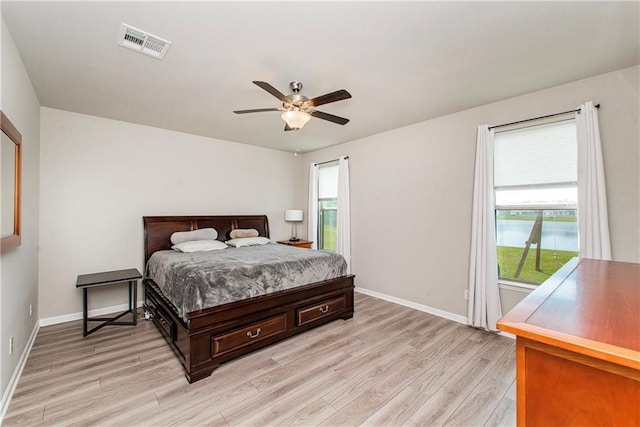 40262 Sedgwick Ln, Ponchatoula, LA 70454 - living area with light wood-style floors and ceiling fan