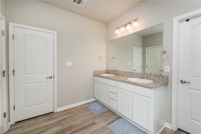 40262 Sedgwick Ln, Ponchatoula, LA 70454 - full bath featuring double vanity and wood finished floors