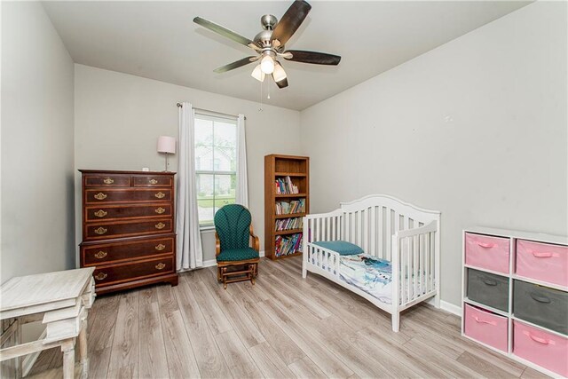 40262 Sedgwick Ln, Ponchatoula, LA 70454 - laundry area with independent washer and dryer and wood finished floors