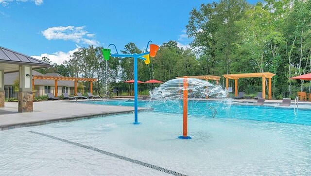 40262 Sedgwick Ln, Ponchatoula, LA 70454 - community pool with a patio area