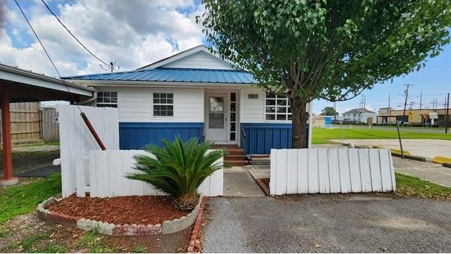 146 Elodie Ave, Harahan, LA 70123 - bungalow-style house with metal roof
