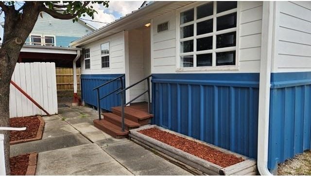 146 Elodie Ave, Harahan, LA 70123 - view of exterior entry with a patio