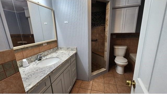146 Elodie Ave, Harahan, LA 70123 - full bath featuring toilet, vanity, a shower stall, and tile patterned floors