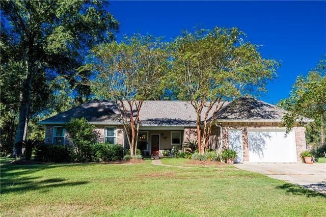 28209 Honey Beagle Ln, Ponchatoula, LA 70454 - ranch-style house with an attached garage, a front yard, and driveway