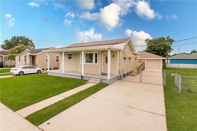 2904 Lloyds Ave, Chalmette, LA 70043 - view of front of property featuring a porch and a detached garage