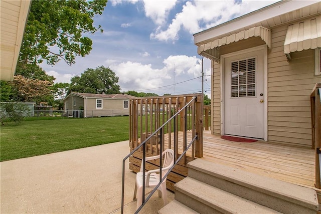 2904 Lloyds Ave, Chalmette, LA 70043 - view of wooden terrace