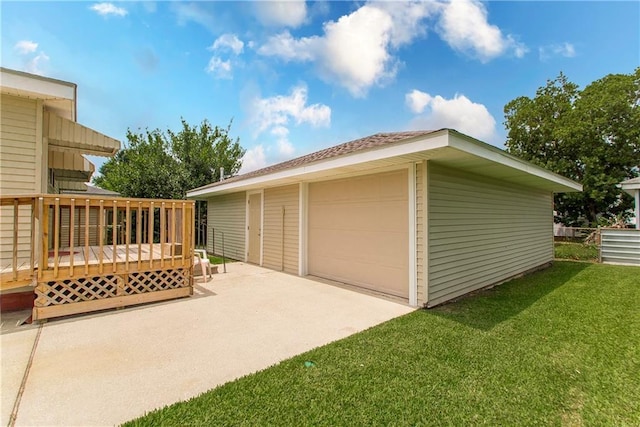 2904 Lloyds Ave, Chalmette, LA 70043 - detached garage featuring driveway