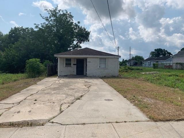 192527 Flood St, New Orleans, LA 70117 - view of outbuilding featuring driveway