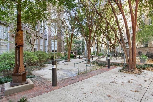 920 Poeyfarre St Unit 176, New Orleans, LA 70130 - view of home's community