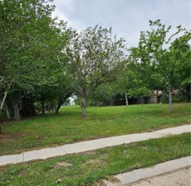 6850 E Coronet Ct, New Orleans, LA 70126