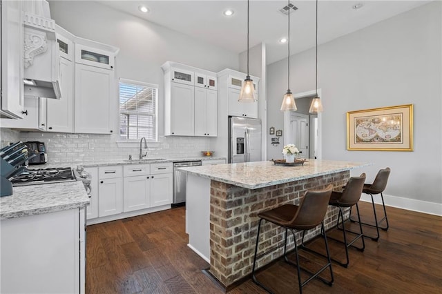 421 Tiger Ave, Covington, LA 70433 - kitchen featuring stainless steel appliances, a sink, a center island, backsplash, and dark wood finished floors