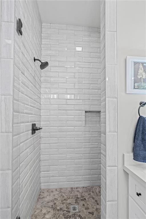 421 Tiger Ave, Covington, LA 70433 - bathroom with a tile shower