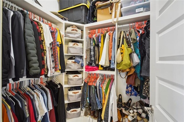 8236 S Claiborne Ave, New Orleans, LA 70118 - view of walk in closet