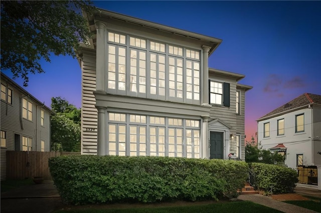5524 S Galvez St, New Orleans, LA 70125 - view of front facade with a garage
