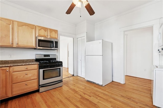 5524 S Galvez St, New Orleans, LA 70125 - kitchen with appliances with stainless steel finishes, a ceiling fan, light brown cabinets, light wood-style flooring, and crown molding
