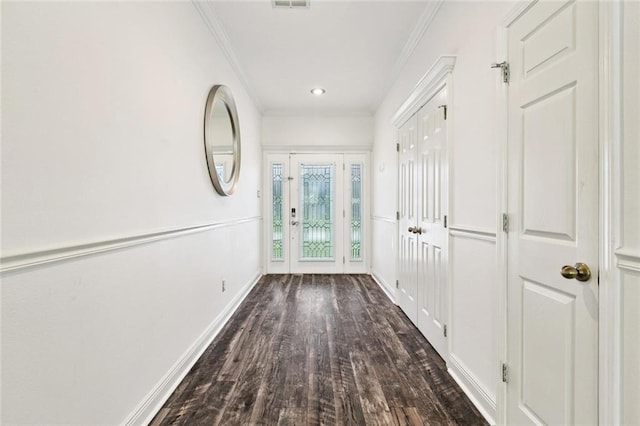 140 E Lakeview Dr, La Place, LA 70068 - doorway featuring wood finished floors, crown molding, and recessed lighting