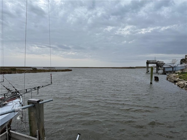 2861 Ridgeway Blvd, New Orleans, LA 70129 - dock with a water view