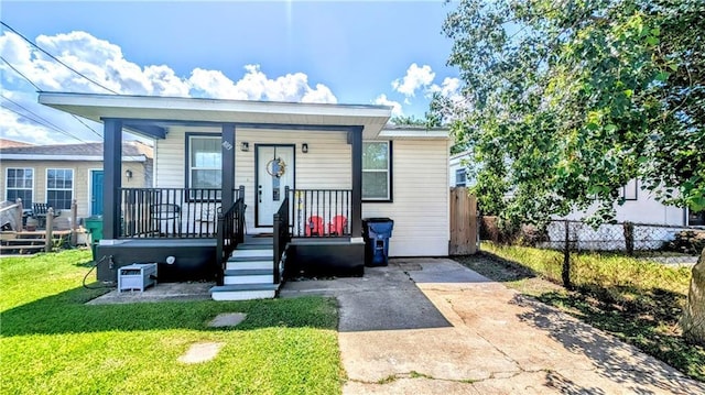 1013 S Starrett Rd, Metairie, LA 70003 - view of front of house featuring a porch