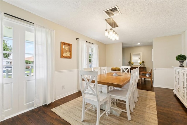 4212 Pommard Dr, Kenner, LA 70065 - dining area with wood finished floors, a textured ceiling, and baseboards