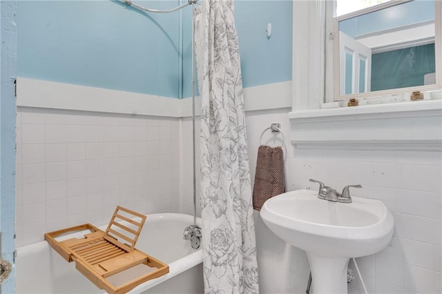 8301 Belfast St Unit 8303, New Orleans, LA 70118 - full bathroom featuring tile walls and shower / tub combo with curtain