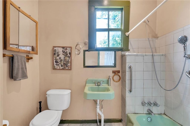 8301 Belfast St Unit 8303, New Orleans, LA 70118 - full bathroom with toilet, shower / tub combination, a sink, and baseboards