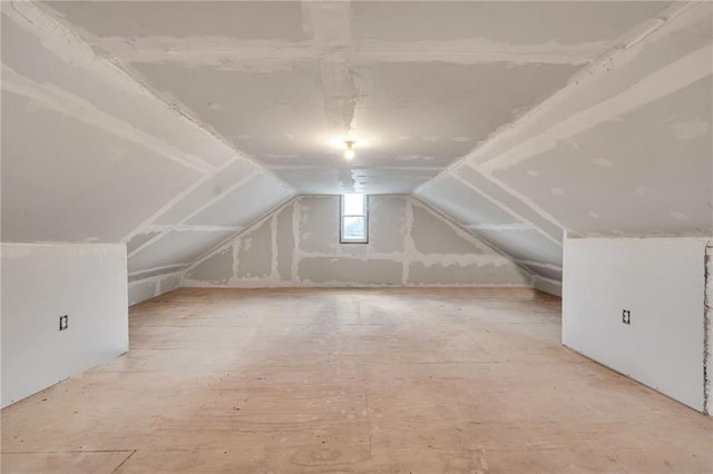 8301 Belfast St Unit 8303, New Orleans, LA 70118 - bonus room with lofted ceiling