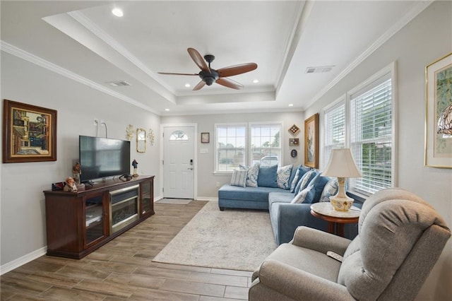 133 Creagan Ave, Gretna, LA 70053 - living room featuring a tray ceiling, ceiling fan, wood finished floors, baseboards, and recessed lighting