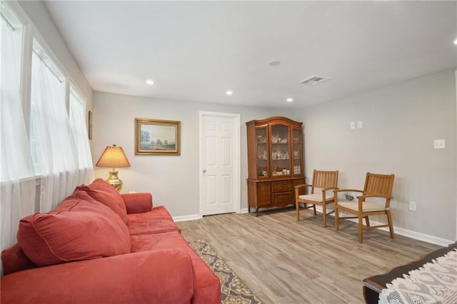 133 Creagan Ave, Gretna, LA 70053 - living room with baseboards, light wood finished floors, and recessed lighting