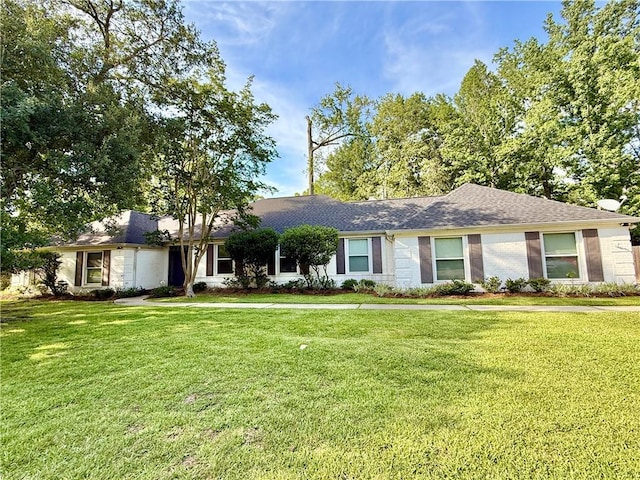 44 Stonebridge Ct, Mandeville, LA 70448 - ranch-style home featuring a front lawn