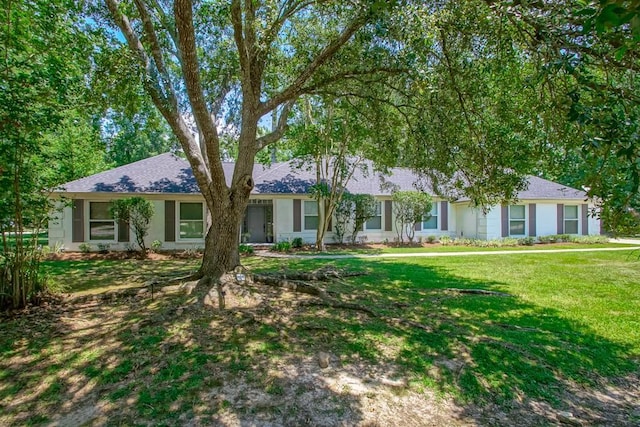 44 Stonebridge Ct, Mandeville, LA 70448 - single story home featuring a front yard
