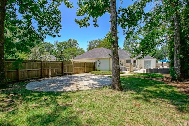 44 Stonebridge Ct, Mandeville, LA 70448 - fenced backyard featuring a patio and a gate