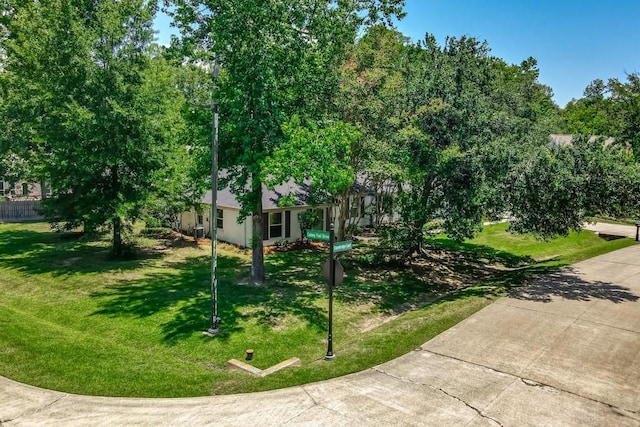 44 Stonebridge Ct, Mandeville, LA 70448 - view of front of house featuring a front yard