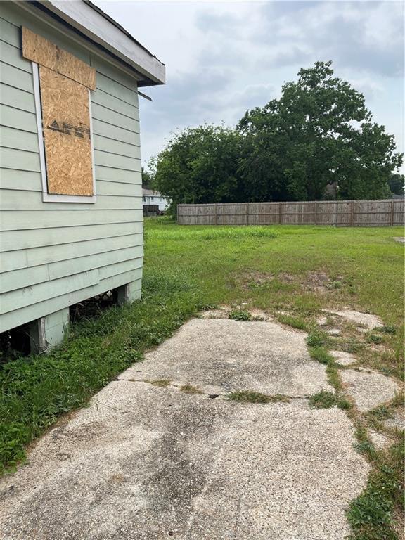 1717 Egania St, New Orleans, LA 70117 - view of yard