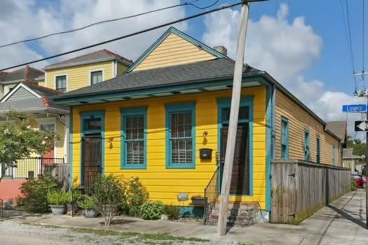 640 Lizardi St, New Orleans, LA 70117 - view of side of home