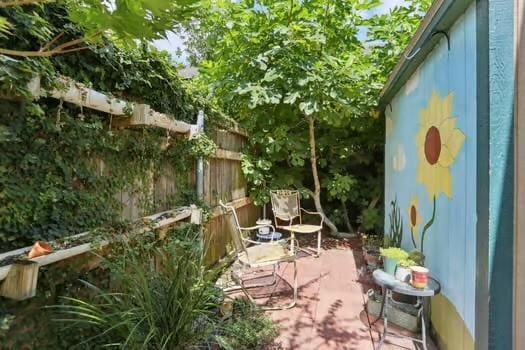 640 Lizardi St, New Orleans, LA 70117 - view of patio
