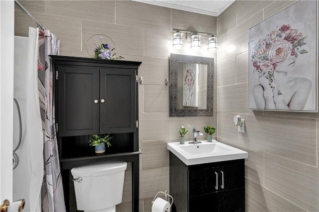 3140 Arbutus Ln, Marrero, LA 70072 - full bath featuring vanity, toilet, tile walls, curtained shower, and ornamental molding