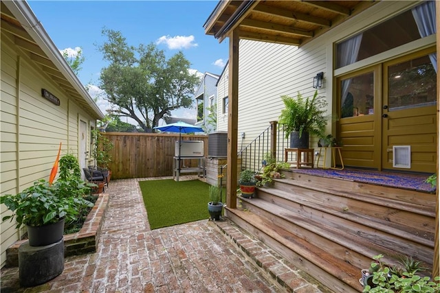 155 Alix St, New Orleans, LA 70114 - view of yard featuring a patio area