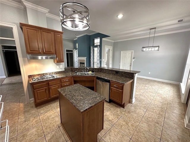 667 Highlands Dr, Slidell, LA 70458 - kitchen with appliances with stainless steel finishes, a peninsula, crown molding, a sink, and under cabinet range hood