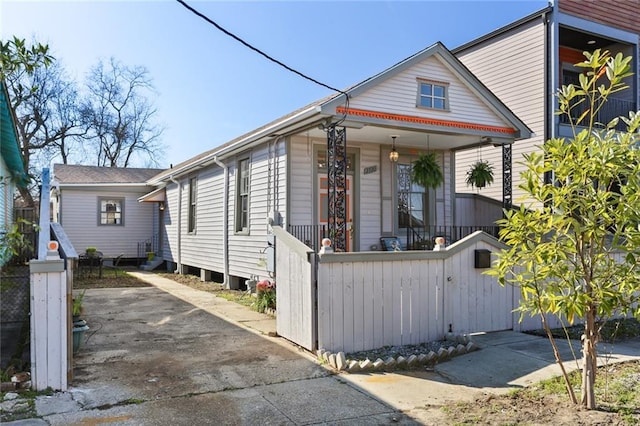 2720 New Orleans St, New Orleans, LA 70119 - view of front facade featuring a fenced front yard and covered porch