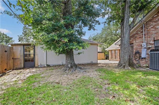 1029 Beverly Garden Dr, Metairie, LA 70002 - view of yard with central AC