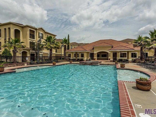 6765 Corporate Blvd Unit 11102, Baton Rouge, LA 70809 - view of swimming pool featuring a pool with connected hot tub and a patio