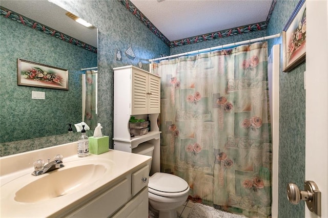 219 Bamboo Dr, Covington, LA 70433 - full bath featuring wallpapered walls, toilet, vanity, a textured ceiling, and a shower with shower curtain