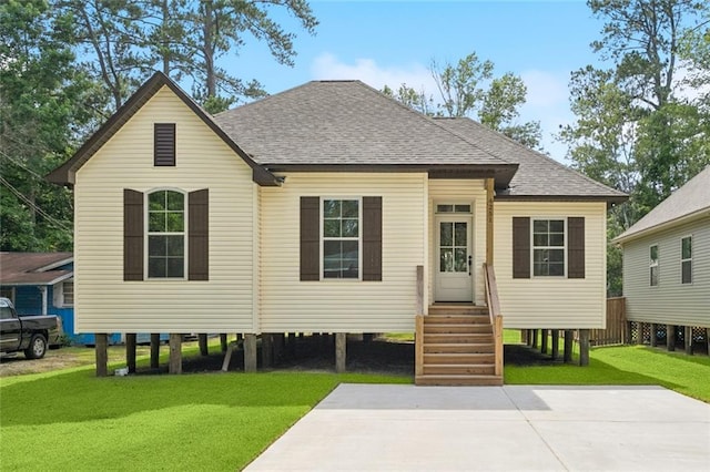 4251 Poplar Dr, Slidell, LA 70461 - view of front of property featuring roof with shingles, a front yard, and entry steps