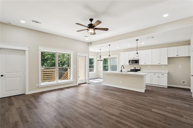 4251 Poplar Dr, Slidell, LA 70461 - kitchen with stainless steel appliances, a sink, baseboards, plenty of natural light, and recessed lighting