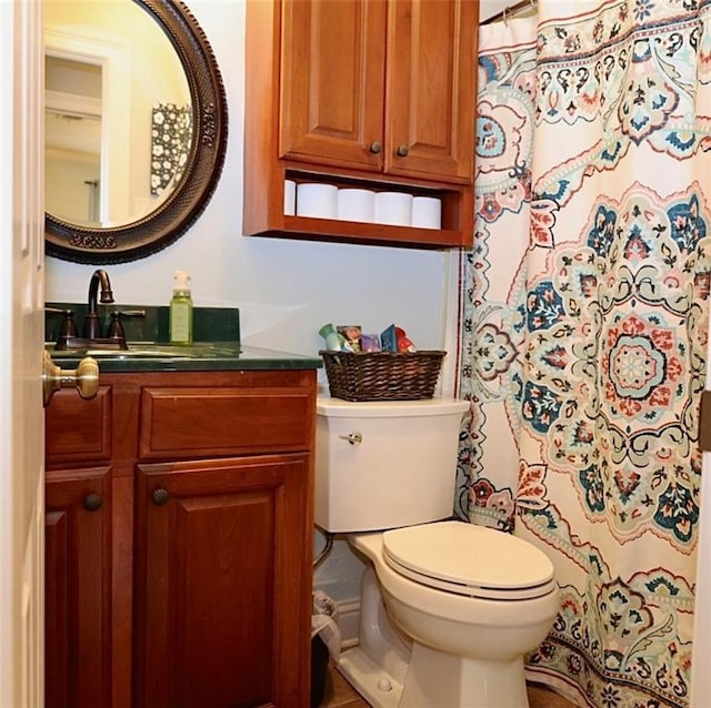 3444 Texas Ave, Kenner, LA 70065 - full bath featuring vanity, toilet, and a shower with shower curtain