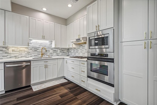 240 Silver Maple Dr, Mandeville, LA 70471 - kitchen featuring stainless steel appliances, a sink, light countertops, backsplash, and dark wood finished floors