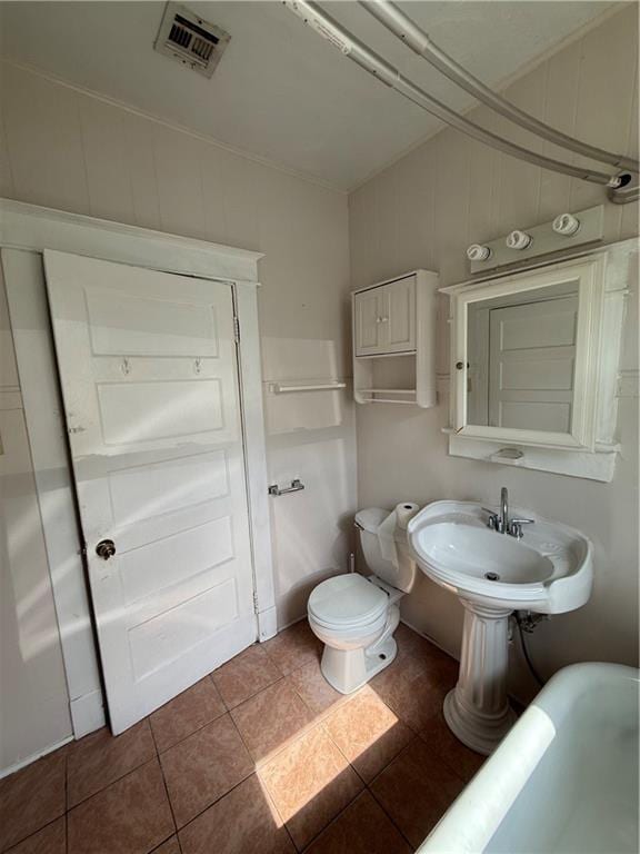 4218 S Liberty St, New Orleans, LA 70115 - bathroom featuring a tub to relax in, lofted ceiling, and toilet