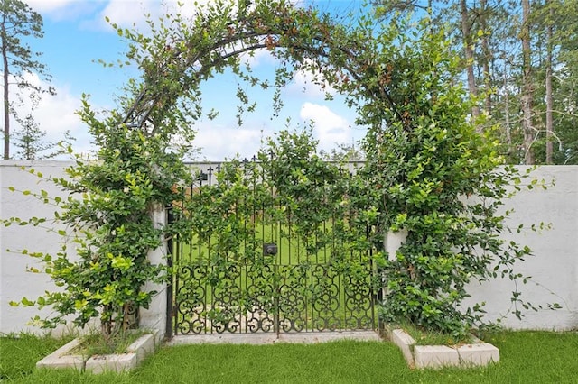 4 N Azalea Dr, Covington, LA 70433 - view of yard with a gate