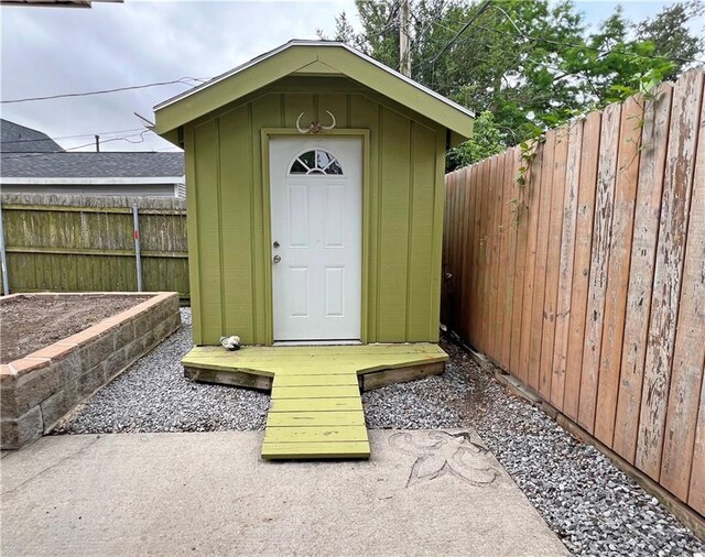1912 Bullard Ave, Metairie, LA 70003 - full bath with wallpapered walls, vanity, and curtained shower